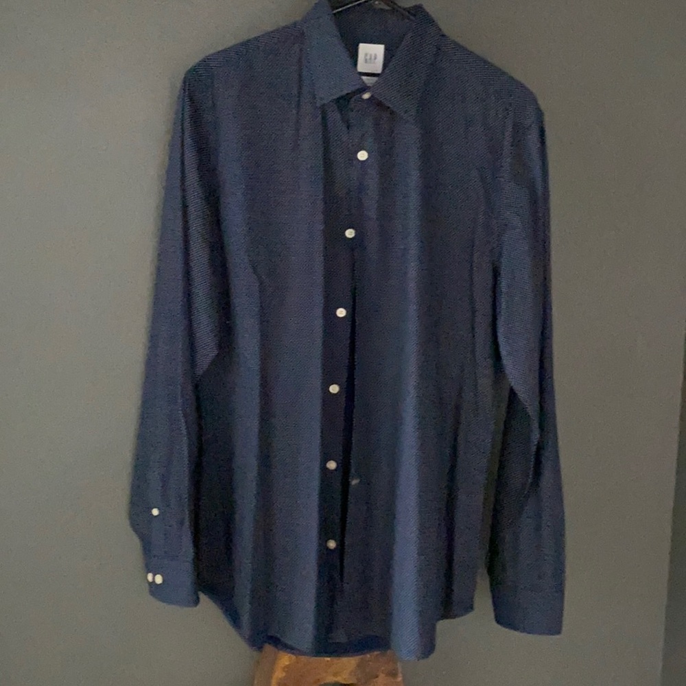 Men’s Gap button down in navy and white dot